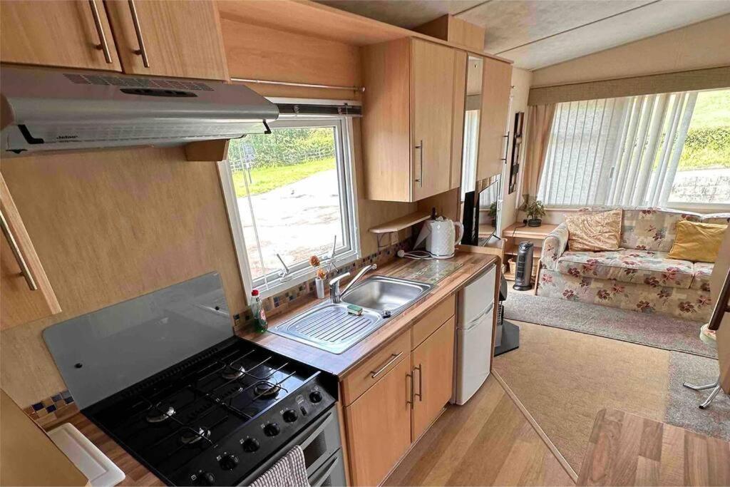 4-Bedroom Cosalt Caravan In Uddingston, Glasgow Buitenkant foto