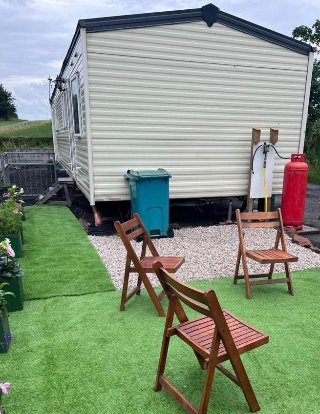4-Bedroom Cosalt Caravan In Uddingston, Glasgow Buitenkant foto