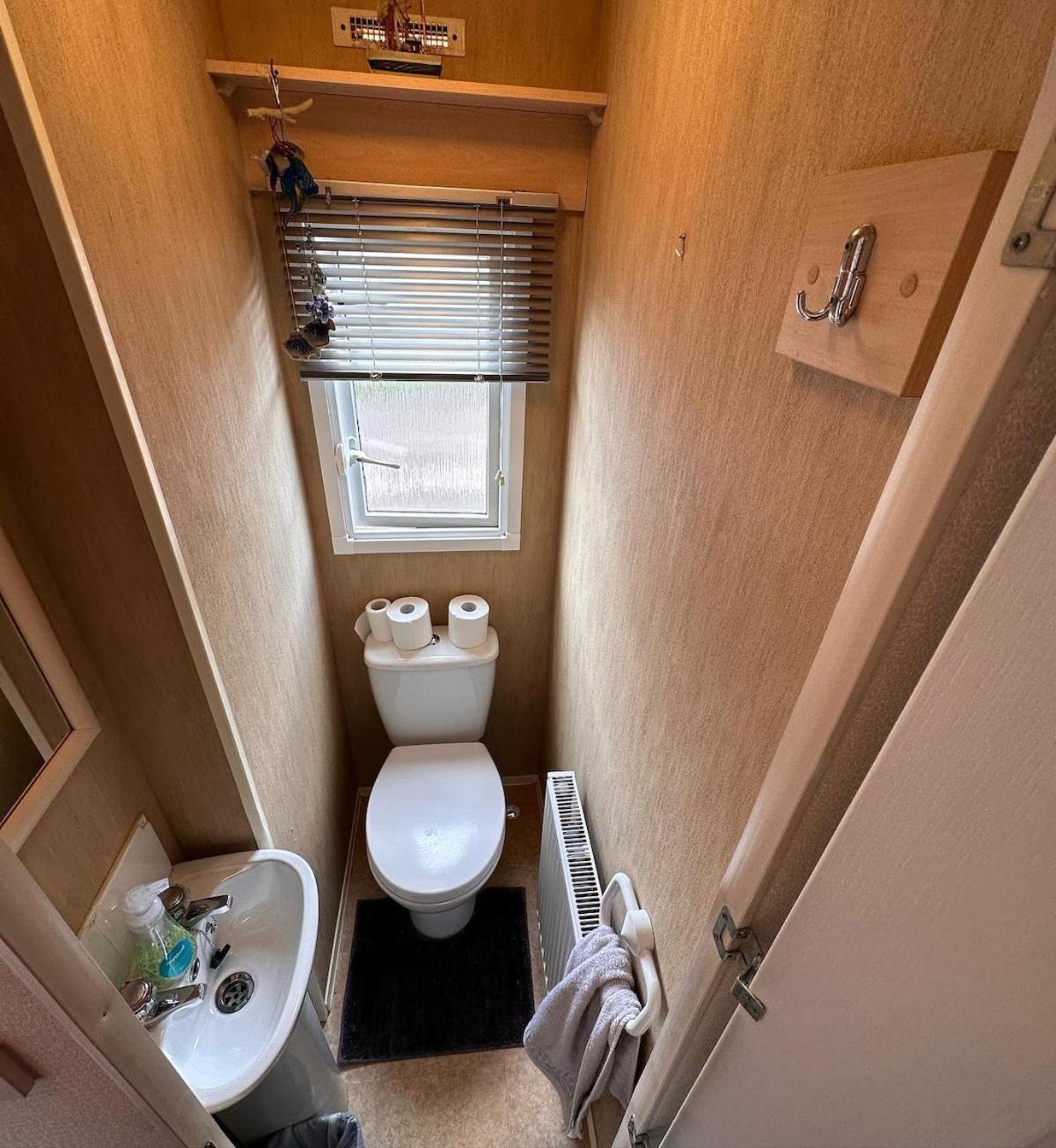 4-Bedroom Cosalt Caravan In Uddingston, Glasgow Buitenkant foto