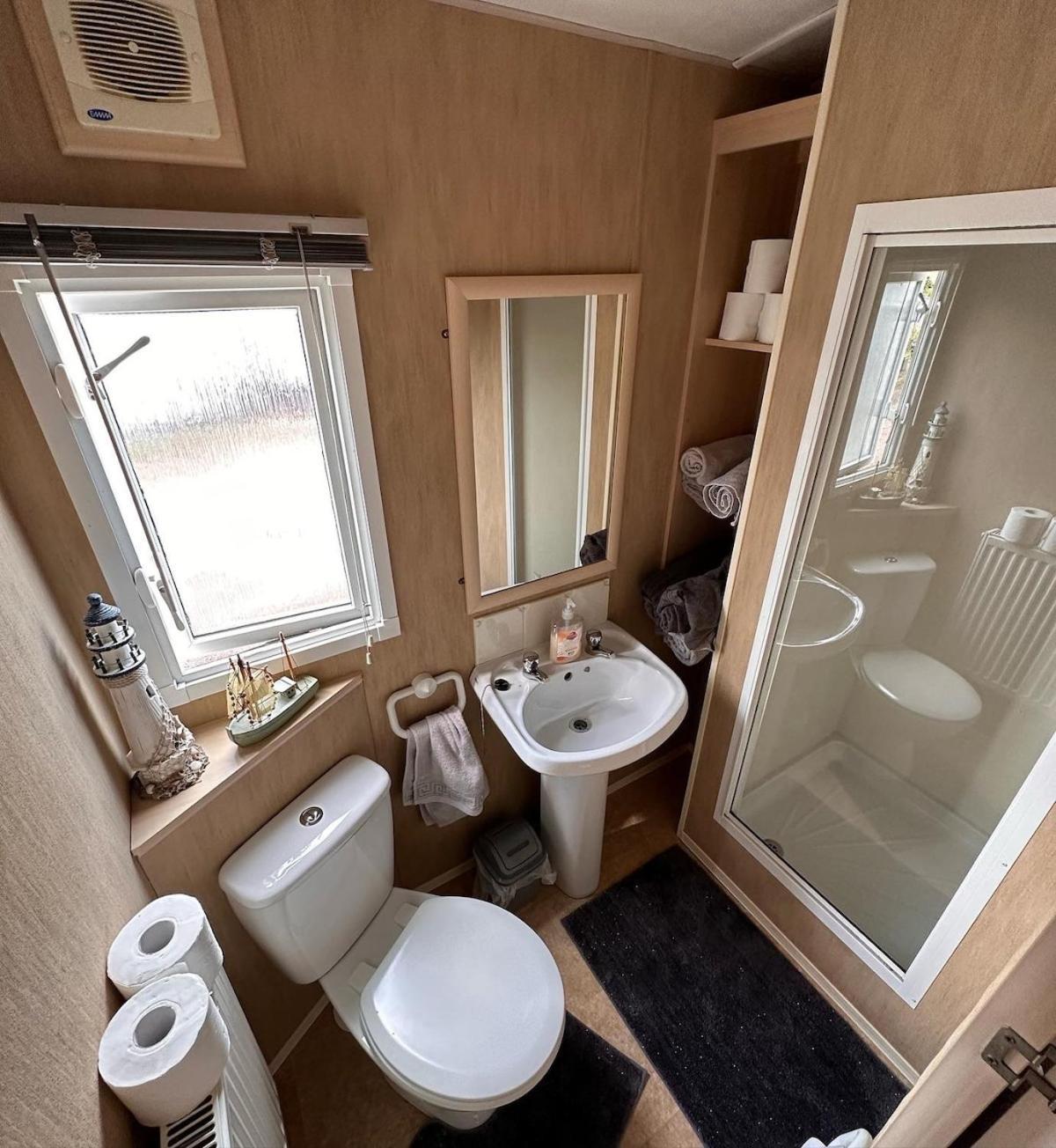4-Bedroom Cosalt Caravan In Uddingston, Glasgow Buitenkant foto