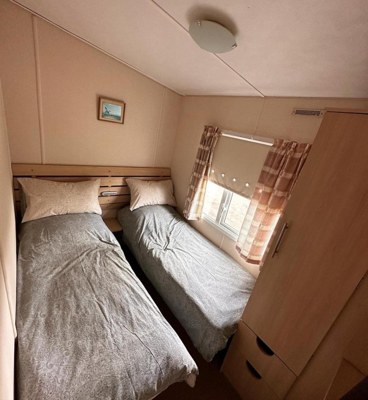 4-Bedroom Cosalt Caravan In Uddingston, Glasgow Buitenkant foto